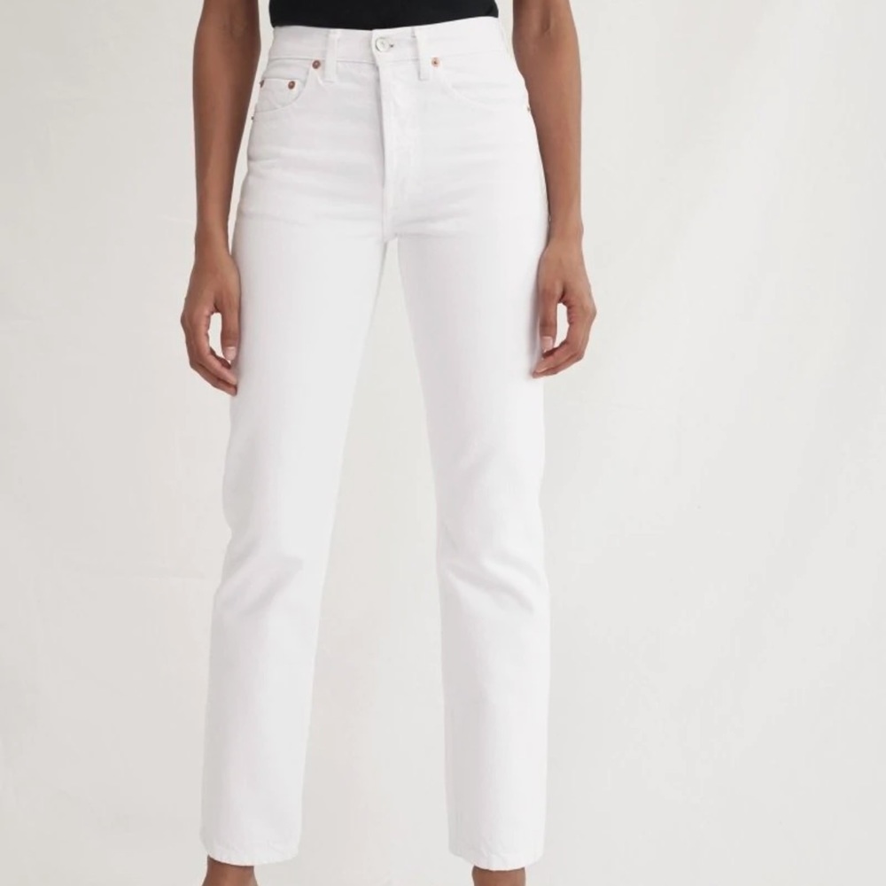 THE FEEL STUDIO - THE WHITE GENUINE